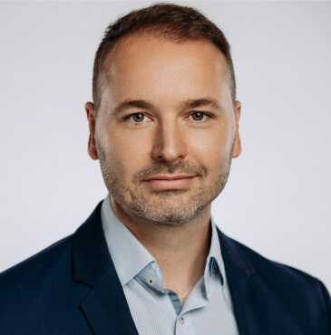 Headshot of Attila Kecsmar.