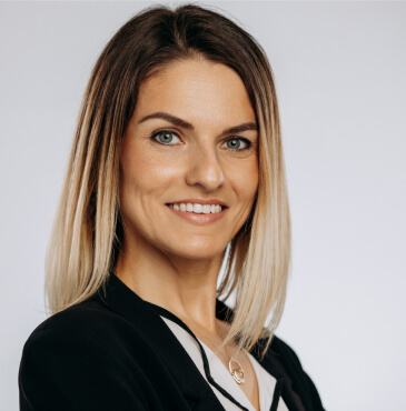 Headshot of Eva Bacsi.