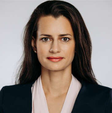 Headshot of Zsuzsa Kecsmar.