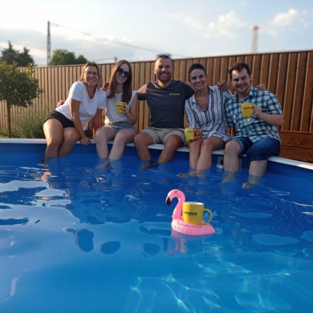 Don’t forget to cool down in the heat of work. 🌞🌡️💦

Take for example a part of the Antavo Marketing Team, they know that sometimes you need to just dangle your legs. 🏊🍹

#Antavo #Antavoteam #Antavorelaxtime #poolday #summertime #cooldown