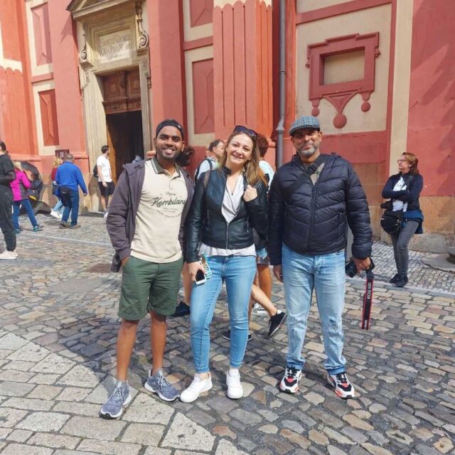 📍Surprise encounters are the best!

What are the chances that you’re touristing the same place as your colleagues?! Higher than you think as three of our Antavo team members bumped into each other while sightseeing in Prague. 🇨🇿

#Antavo #Antavoeverywhere #Antavoteam #helloPrague #surpriseencounter #touristing